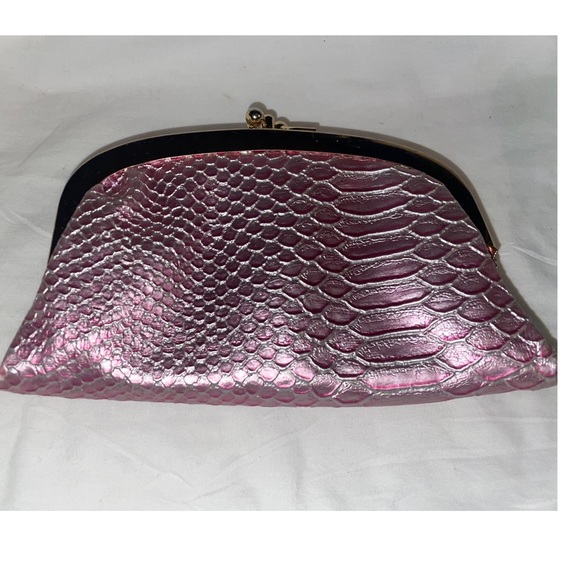 Deux Lux Pink Metallic Fold Over Clutch With Snap Closure.. New - Picture 2 of 15